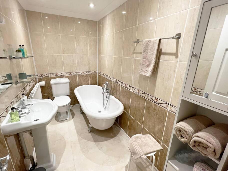 Private Parking, Central Llandudno, King Bed With Ensuite At Clement Lodge Εξωτερικό φωτογραφία