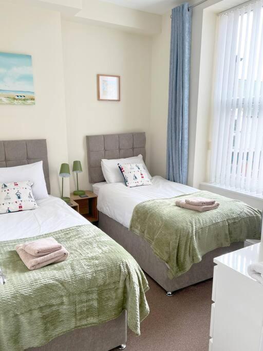 Private Parking, Central Llandudno, King Bed With Ensuite At Clement Lodge Εξωτερικό φωτογραφία