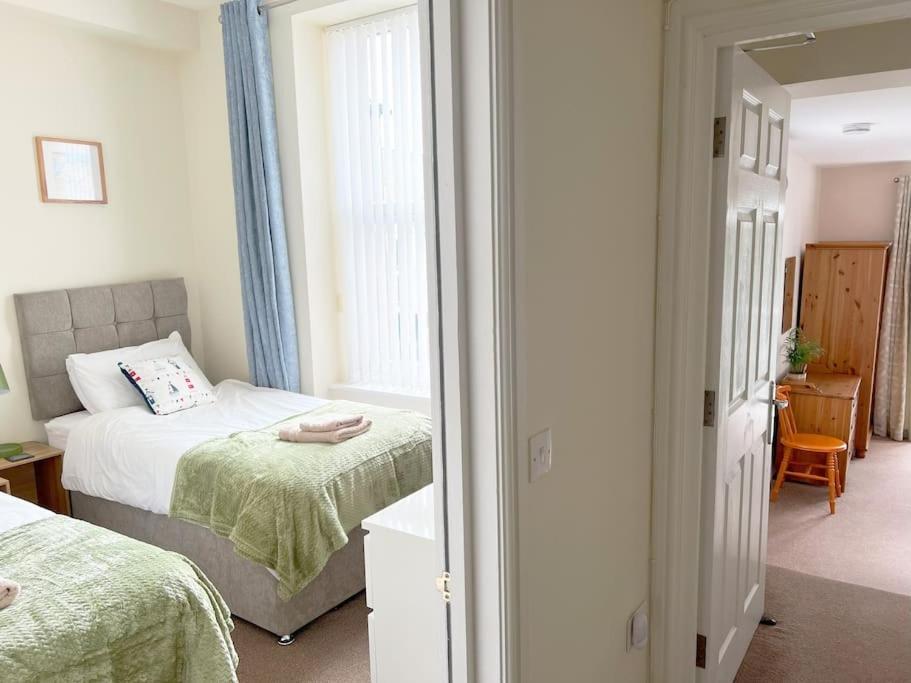 Private Parking, Central Llandudno, King Bed With Ensuite At Clement Lodge Εξωτερικό φωτογραφία