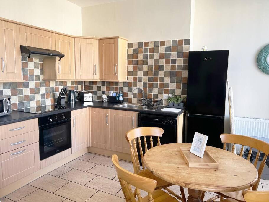 Private Parking, Central Llandudno, King Bed With Ensuite At Clement Lodge Εξωτερικό φωτογραφία