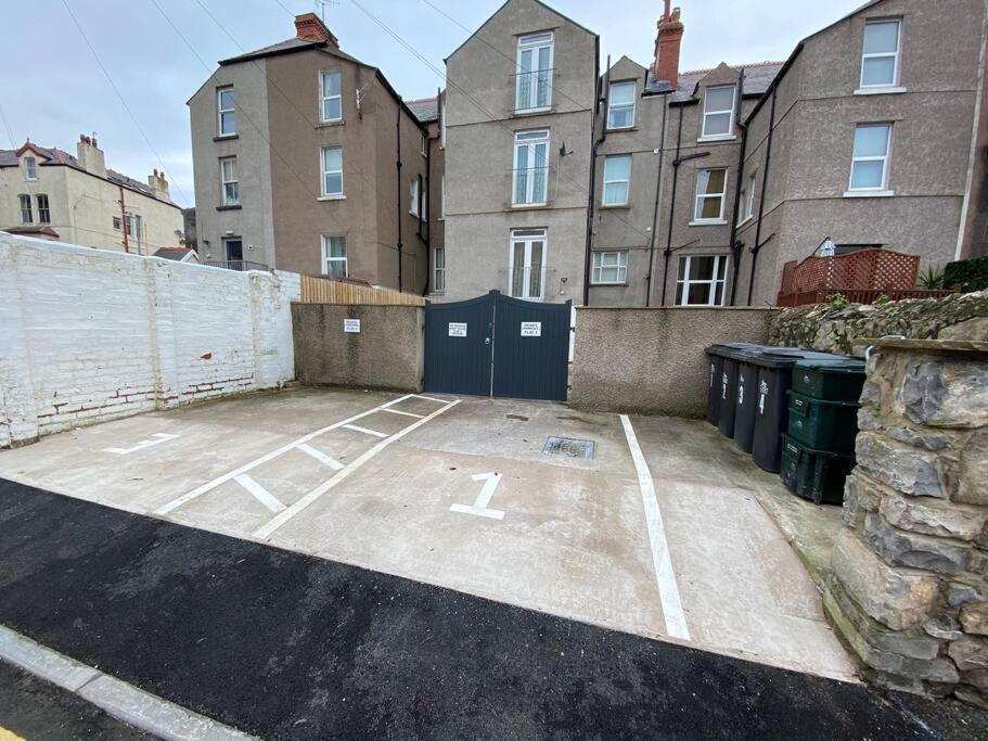 Private Parking, Central Llandudno, King Bed With Ensuite At Clement Lodge Εξωτερικό φωτογραφία